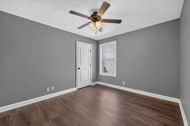 Building Photo - 645 Fox Hound Dr