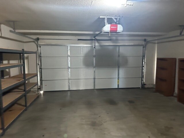 Building Photo - Riverband 4 Bedroom 2.5 Bath Home  with Po...