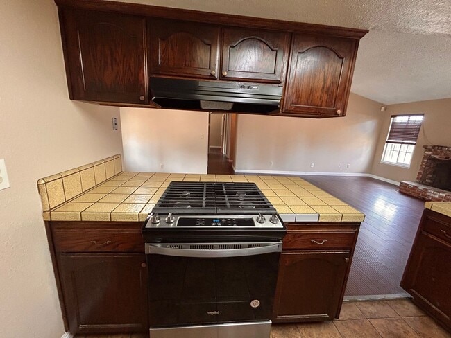 Building Photo - Cute home for rent in Tulare