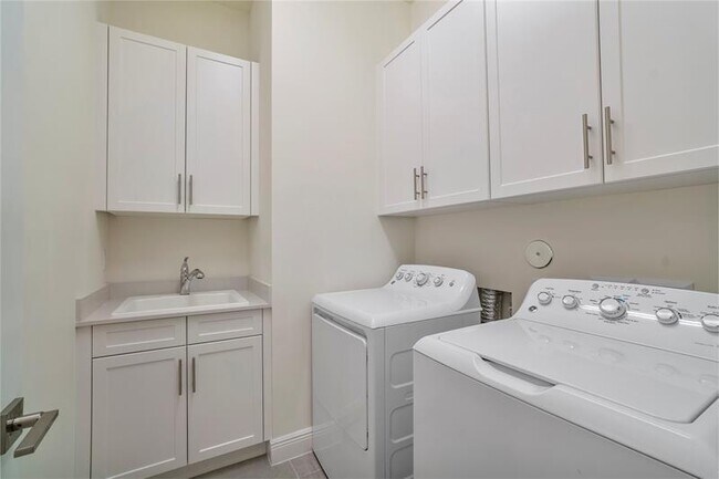 Building Photo - 11785 Waterway Cir