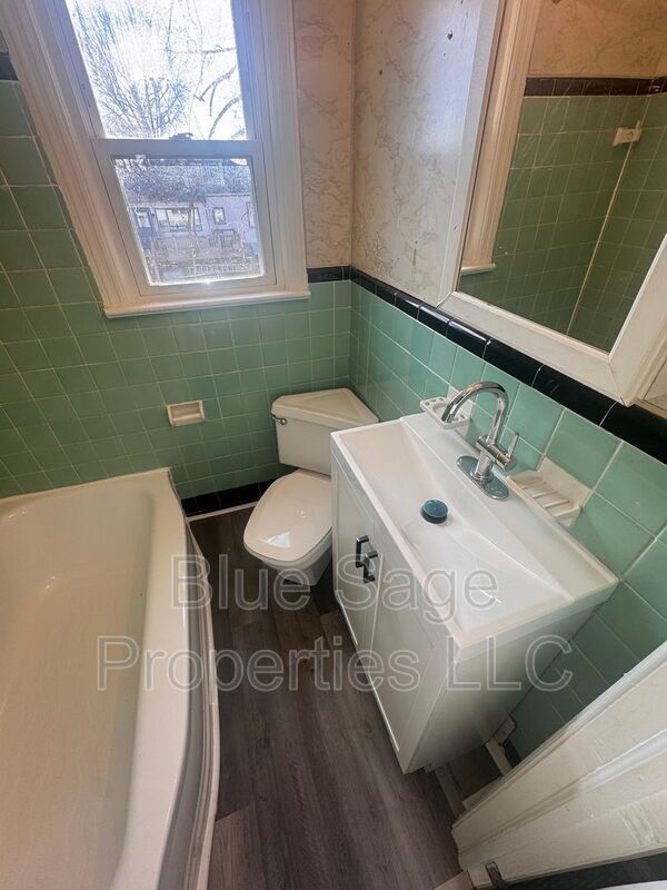 Building Photo - 1024 Broad St