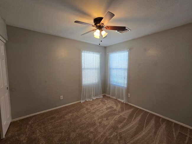 Building Photo - 1977 E Emily Ln