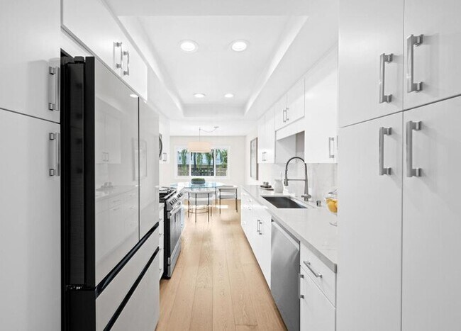 Building Photo - 266 S Madison Ave
