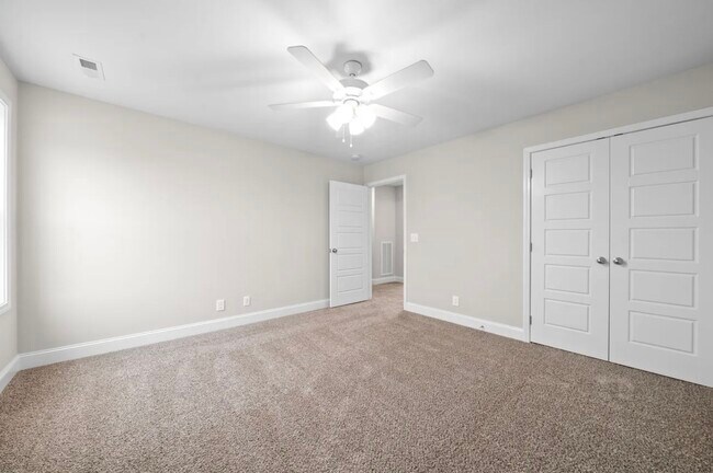 Building Photo - 2417 Bucklin Dr