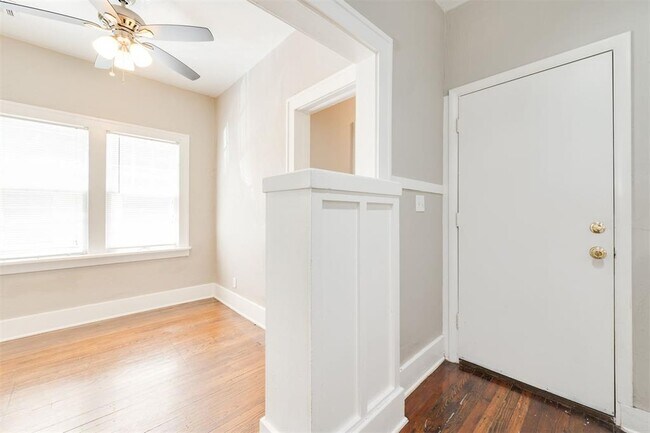 Building Photo - 2609 N Shartel Ave