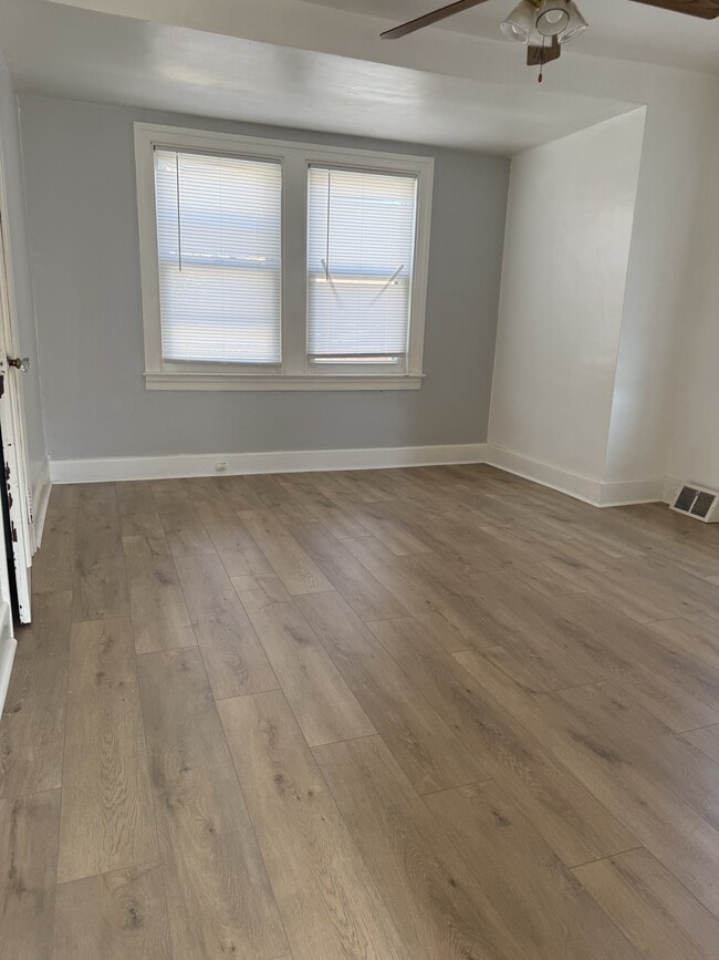 Building Photo - 2532 Glen Terrace