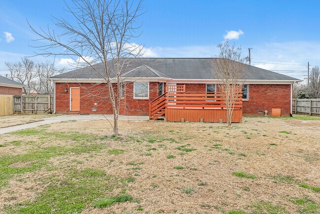 Building Photo - 103 Springview Ln