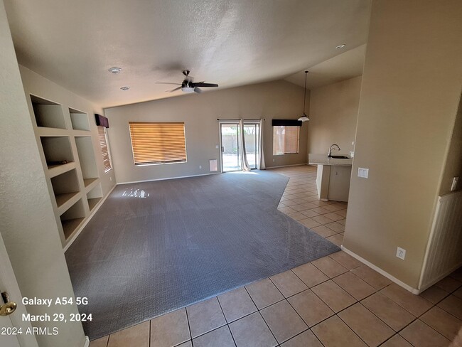Building Photo - 9205 W Lone Cactus Dr