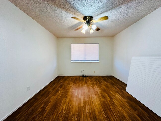 Building Photo - Charming 3 Bedroom Home New Floors