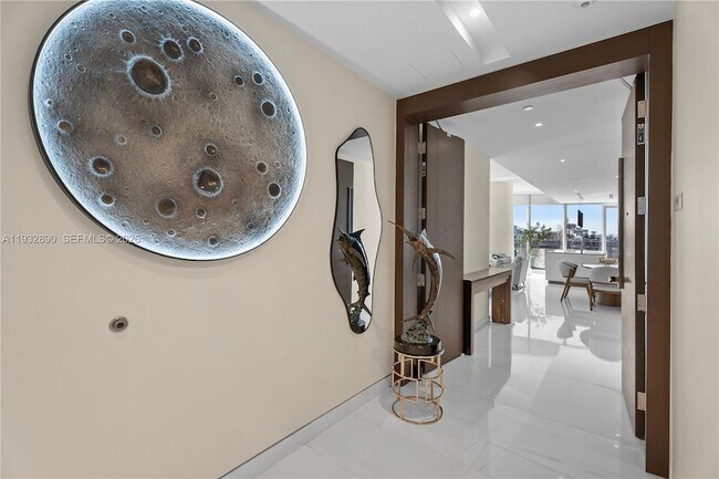 Building Photo - 300 Biscayne Blvd Way