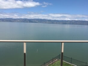 Building Photo - Lakefront Condo
