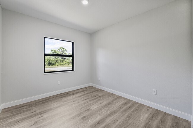 Building Photo - 1134 Sunrise Blvd