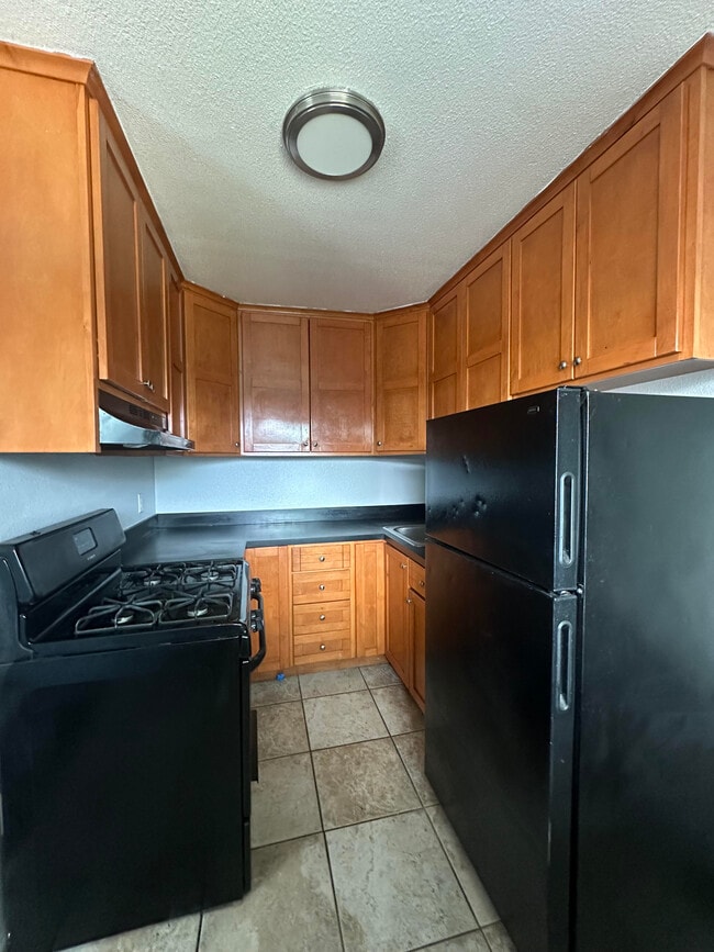 Building Photo - Vista Hermosa Apartments - All Utilities Incl