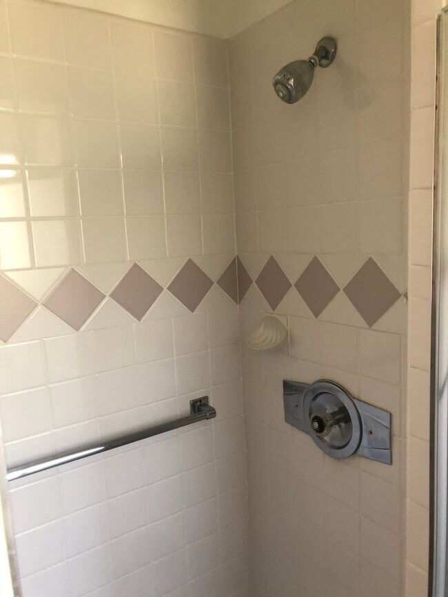 Building Photo - COMING SOON! Beautiful Home near Warner Brothers Studio! AVAILABLE 6/10/2026