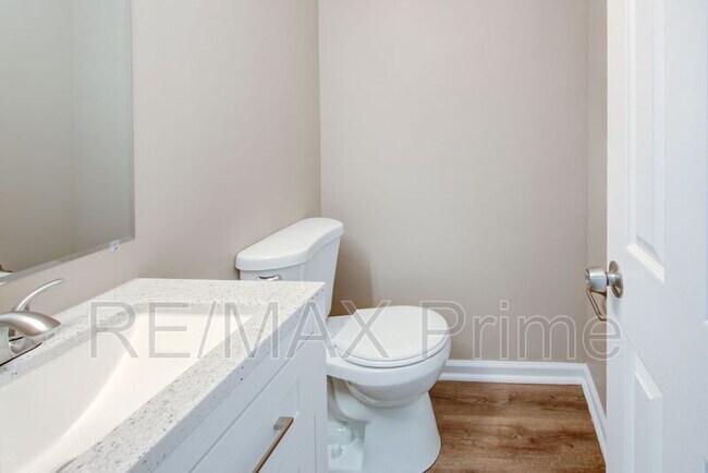 Building Photo - 4601 Hardy Dr