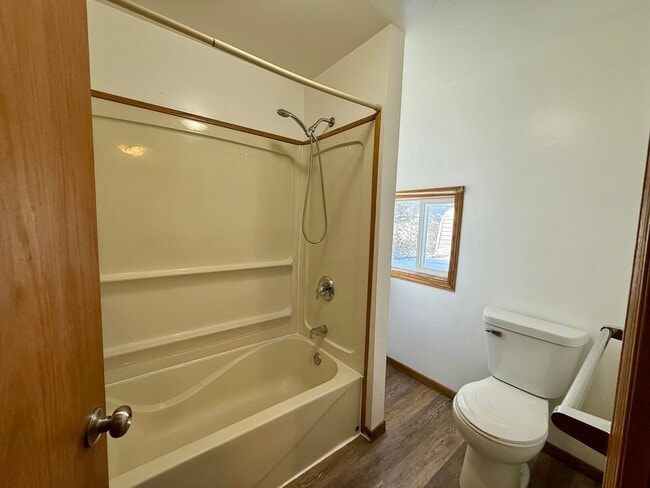 Building Photo - 4 Bed 2 Bath Single Family Home in Antigo