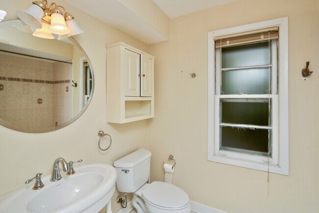 Building Photo - 996 Castlegate Ct