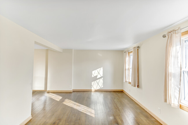 Building Photo - 5156 W 63rd Pl