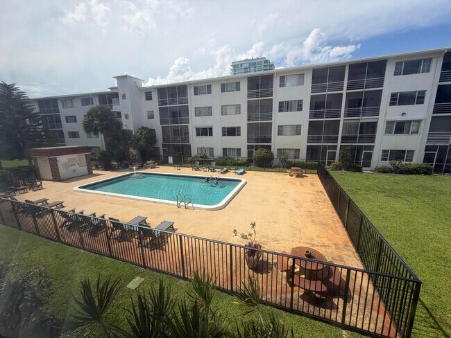 Building Photo - 4500 N Flagler Dr