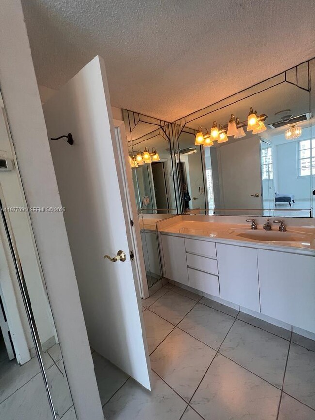 Building Photo - 300 Bayview Dr