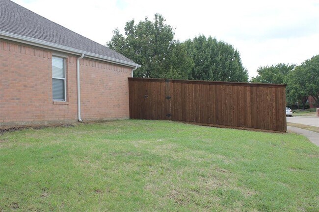 Building Photo - 2101 Sterling Ln
