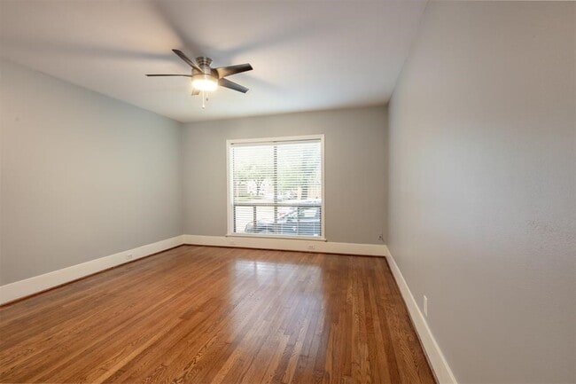 Building Photo - 2038 Bissonnet St