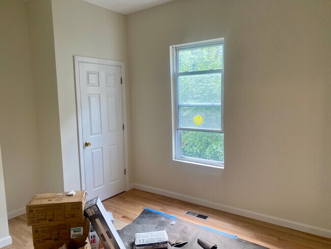 Building Photo - 126 Thorndike St