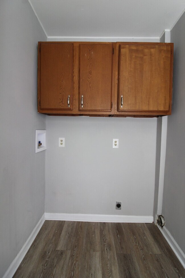 Building Photo - Absolutely adorable home in Oak Ridge