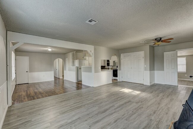 Building Photo - 3 bed 2 bath home in MWC