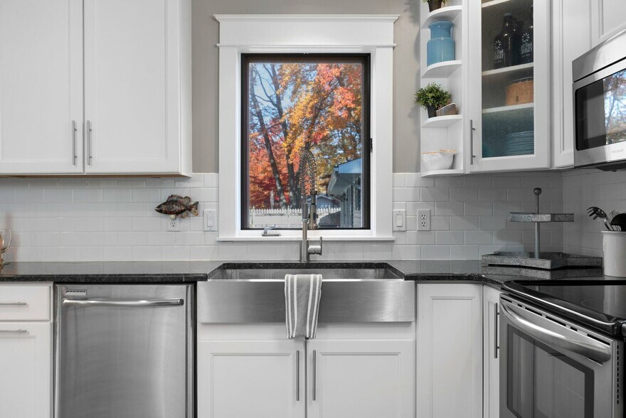 Building Photo - 8015 Aarwood Trl NW
