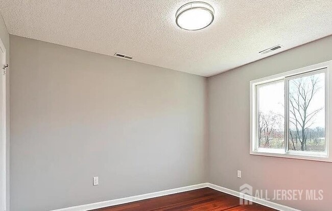 Building Photo - 1010 Aspen Dr