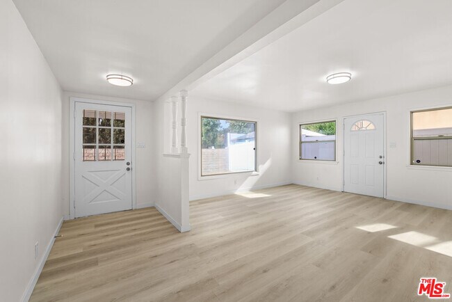 Building Photo - 20464 Elkwood St