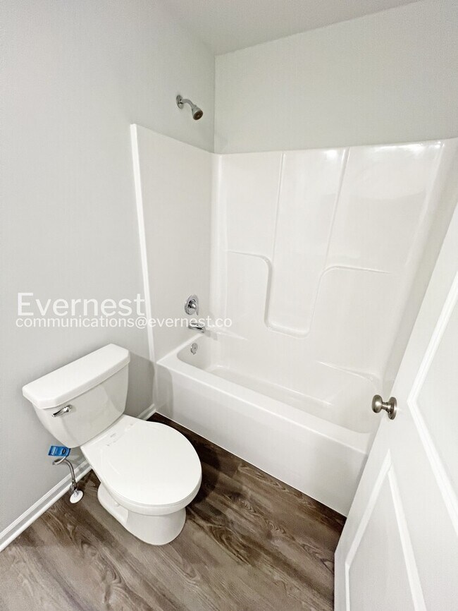 Building Photo - Lovely 3-Bedroom Home with Great Spaces / Pet-Friendly / Available Now!