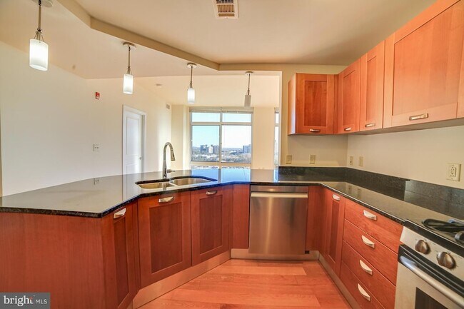 Building Photo - 5750 Bou Ave