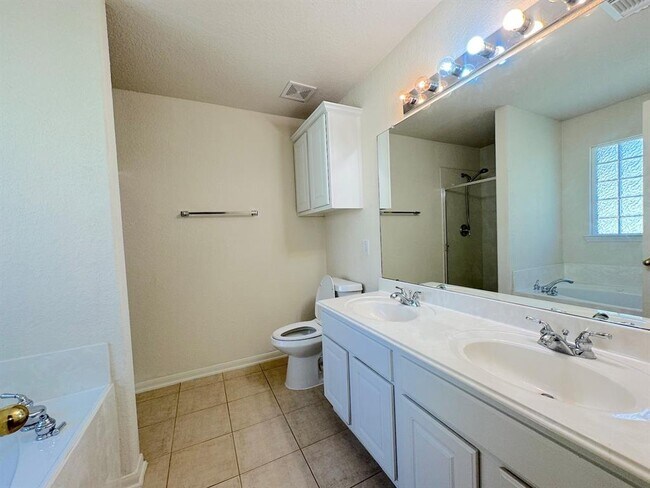Building Photo - 9314 Alzaada Ln