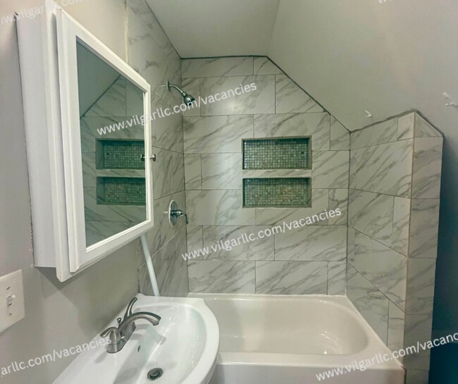 Building Photo - 4023 Deodar St