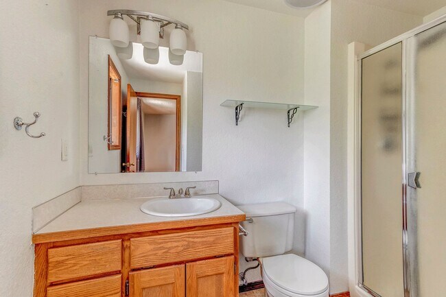 Building Photo - 3-bedroom 2.5-bathroom Home