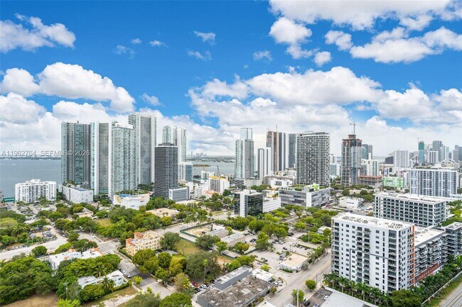 Building Photo - 121 NE 34th St