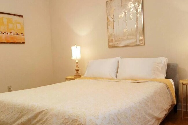 Building Photo - 290 Appleby Dr