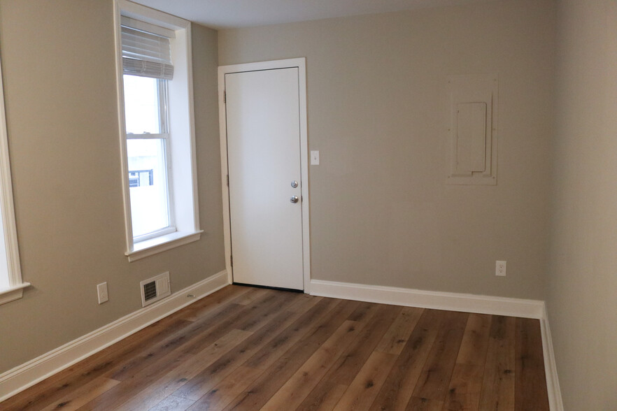 Dining area - 2208 Orleans St