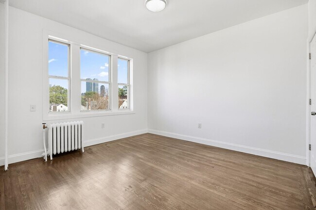 Building Photo - 137 Kensington Ave