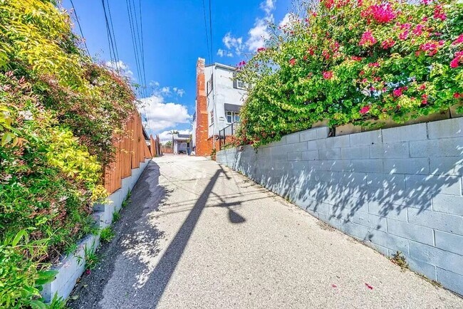 Building Photo - 7519 Graves Ave