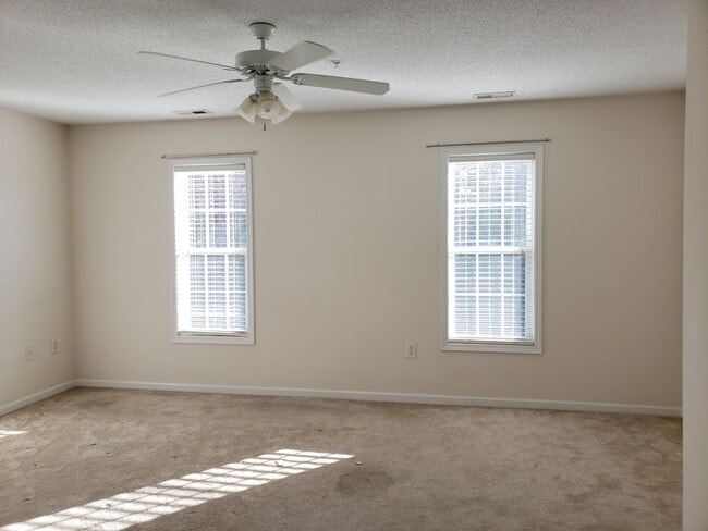 Building Photo - 2 bedroom Townhouse in Mooresville