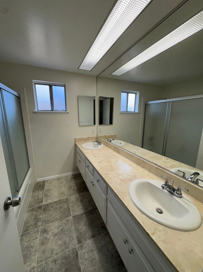 Building Photo - Bright and Updated Camarillo Home with Fireplace and Outdoor Living