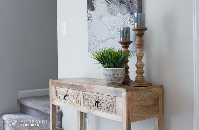 Building Photo - Townhomes at Humboldt Place- Fully renovated and move in ready 2 bedroom unit!