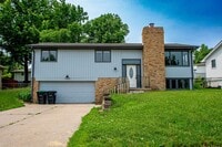 Building Photo - SPACIOUS 3 Bedroom / 2.5 Bath off 120th an...