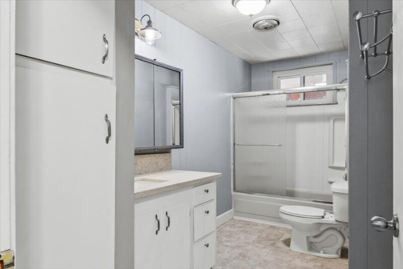 Building Photo - 5401 Shangrala Ln