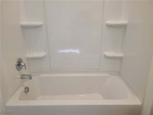 Building Photo - 1023 Caloosa Breeze Dr