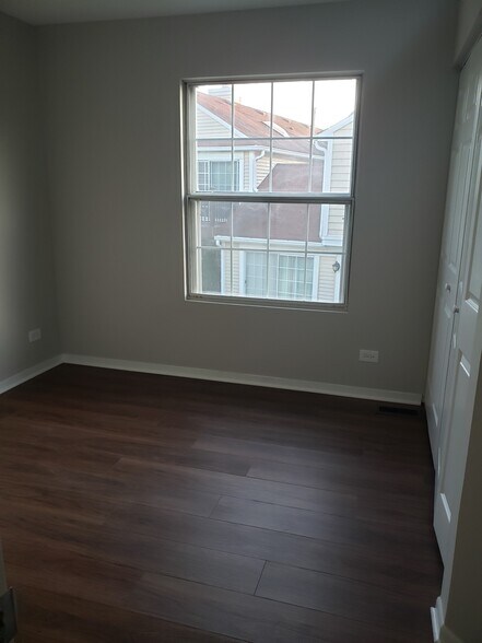 Building Photo - 413 Le Parc Cir