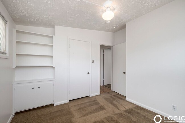Building Photo - 6809 S Meadow Downs Way